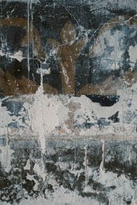Wand ist feucht und schimmelig
