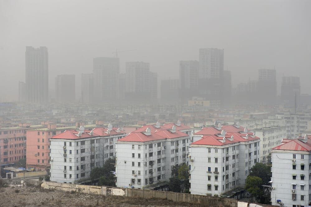 contaminación del aire sobre la ciudad