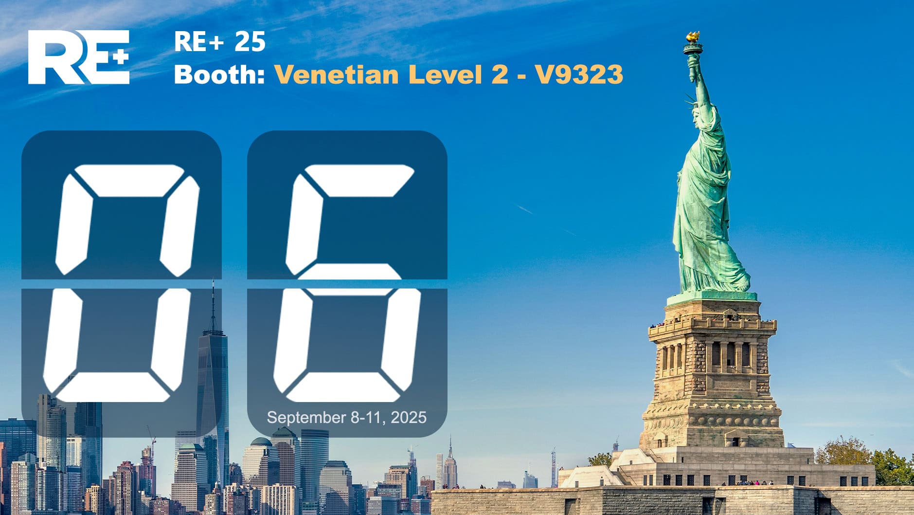 Vrijheidsbeeld met skyline van New York; RE+ 25 stand V9323, evenementinformatie en data (8-11 september 2025) overlappen.